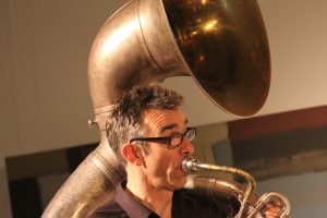 Stephan Schulze bläst die Tuba